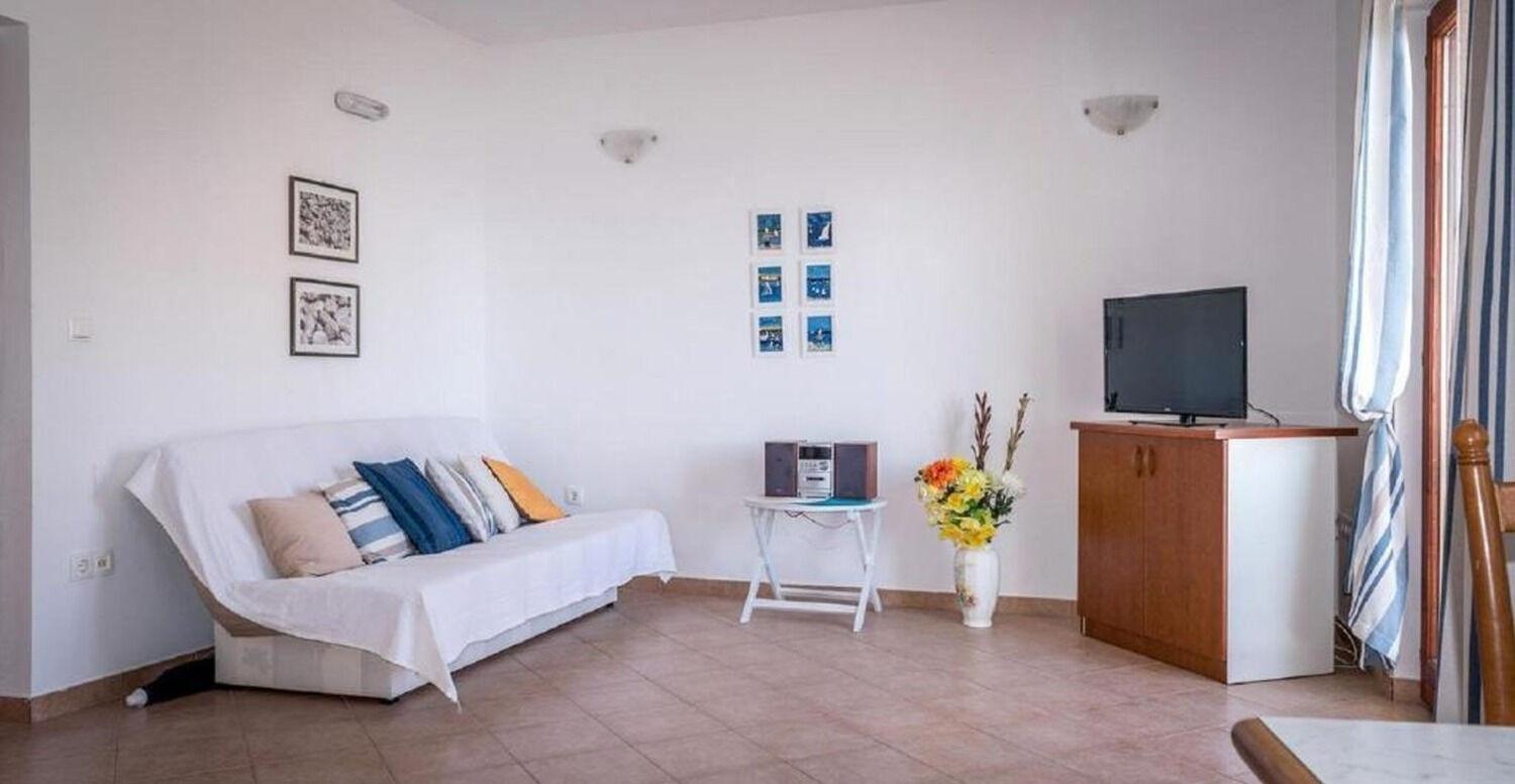 Apartments Brane - 100M From The Beach Trogir Kültér fotó