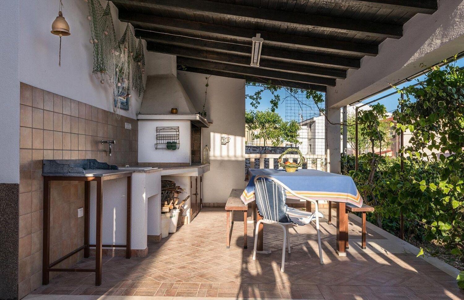 Apartments Brane - 100M From The Beach Trogir Kültér fotó