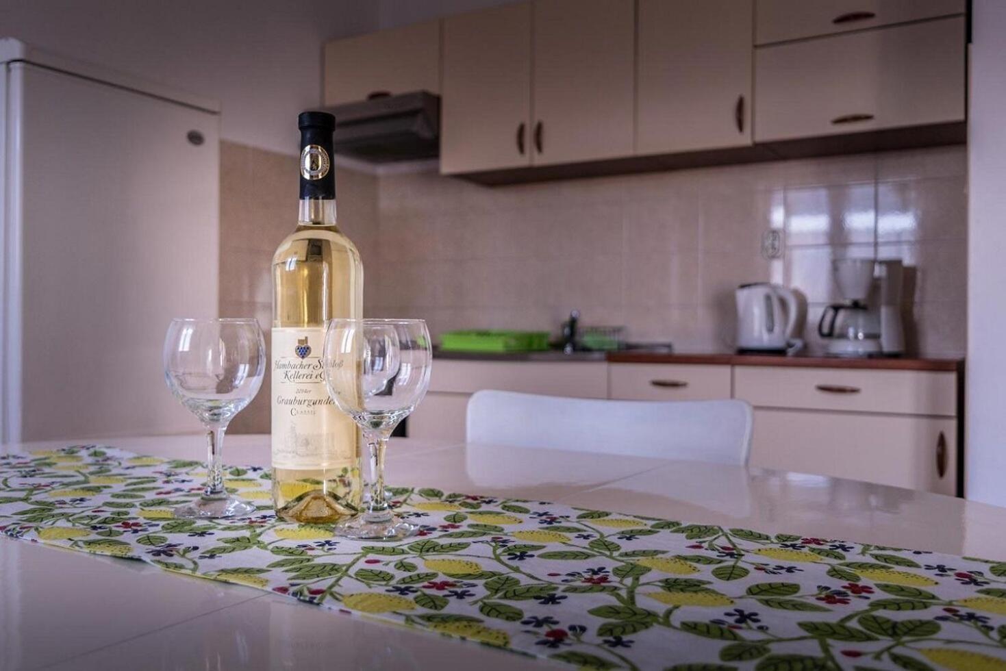 Apartments Brane - 100M From The Beach Trogir Kültér fotó