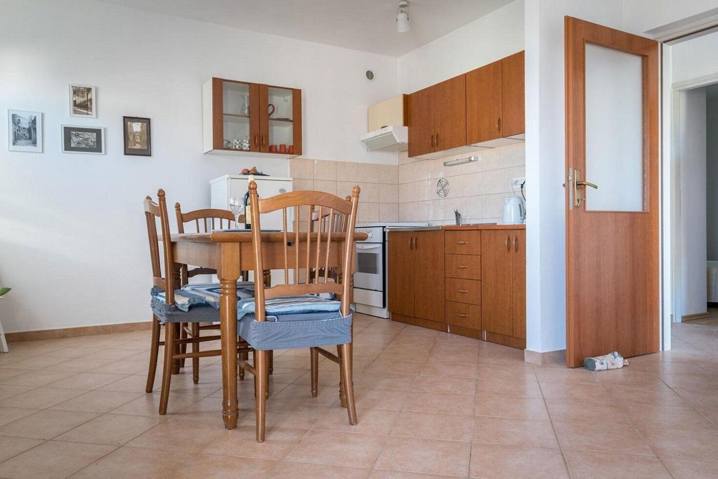 Apartments Brane - 100M From The Beach Trogir Kültér fotó